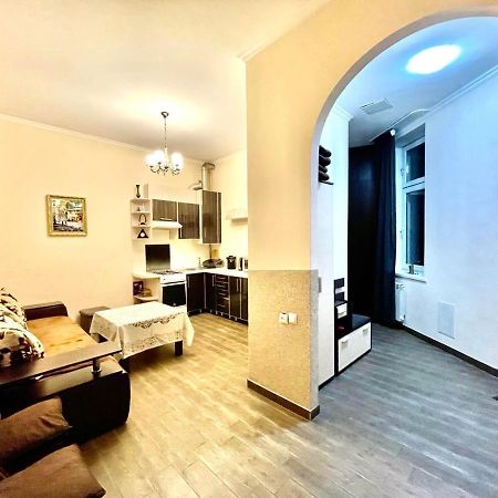 V&O Whitechocolateapt 800 M To Opera Lwów Zewnętrze zdjęcie